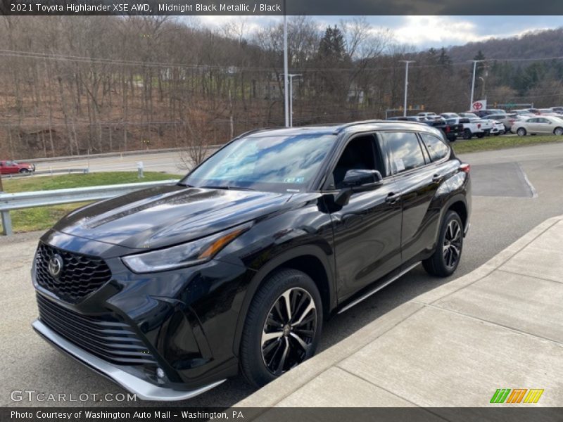 Front 3/4 View of 2021 Highlander XSE AWD