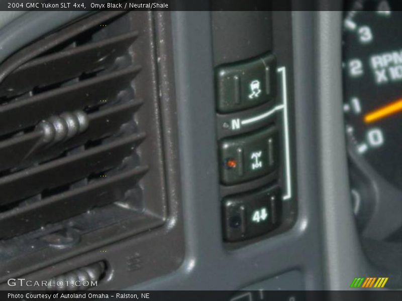 Onyx Black / Neutral/Shale 2004 GMC Yukon SLT 4x4