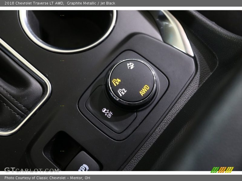 Graphite Metallic / Jet Black 2018 Chevrolet Traverse LT AWD