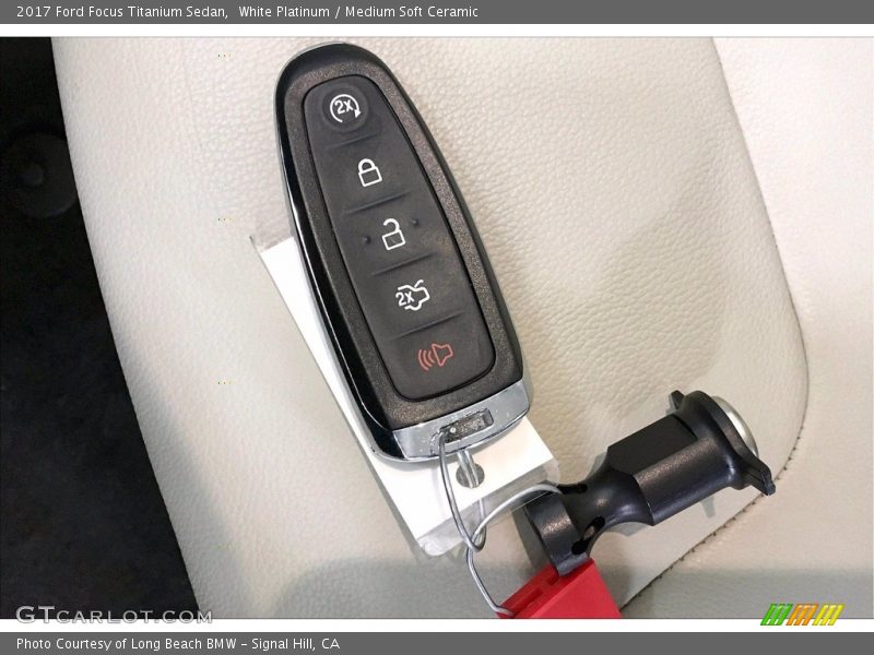 White Platinum / Medium Soft Ceramic 2017 Ford Focus Titanium Sedan
