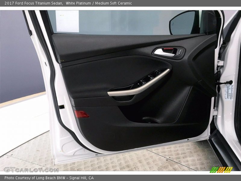 White Platinum / Medium Soft Ceramic 2017 Ford Focus Titanium Sedan