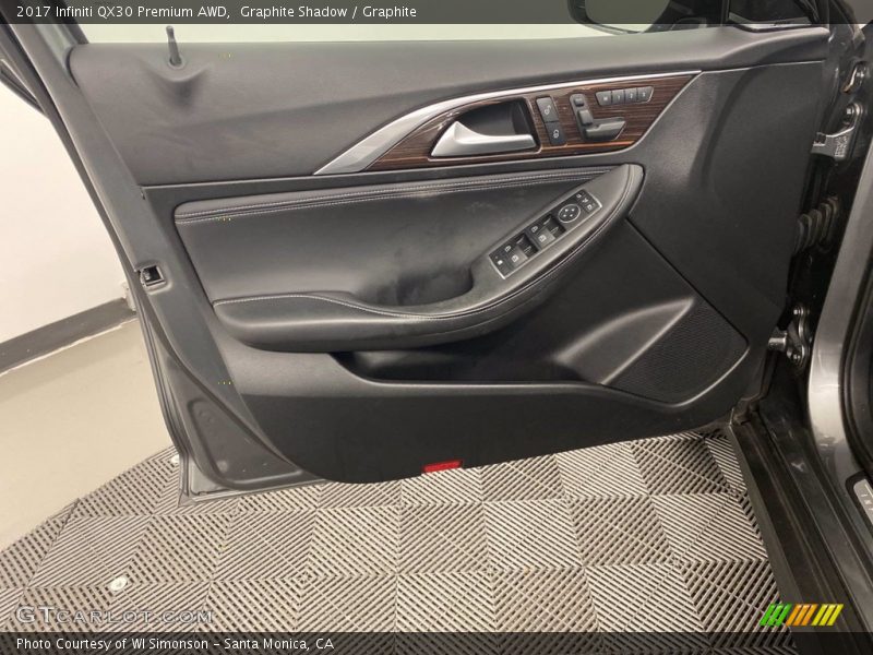 Door Panel of 2017 QX30 Premium AWD