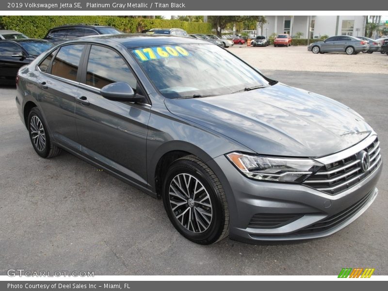 Platinum Gray Metallic / Titan Black 2019 Volkswagen Jetta SE