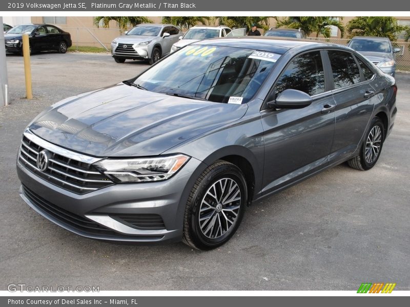 Platinum Gray Metallic / Titan Black 2019 Volkswagen Jetta SE