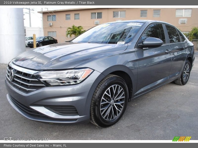 Platinum Gray Metallic / Titan Black 2019 Volkswagen Jetta SE