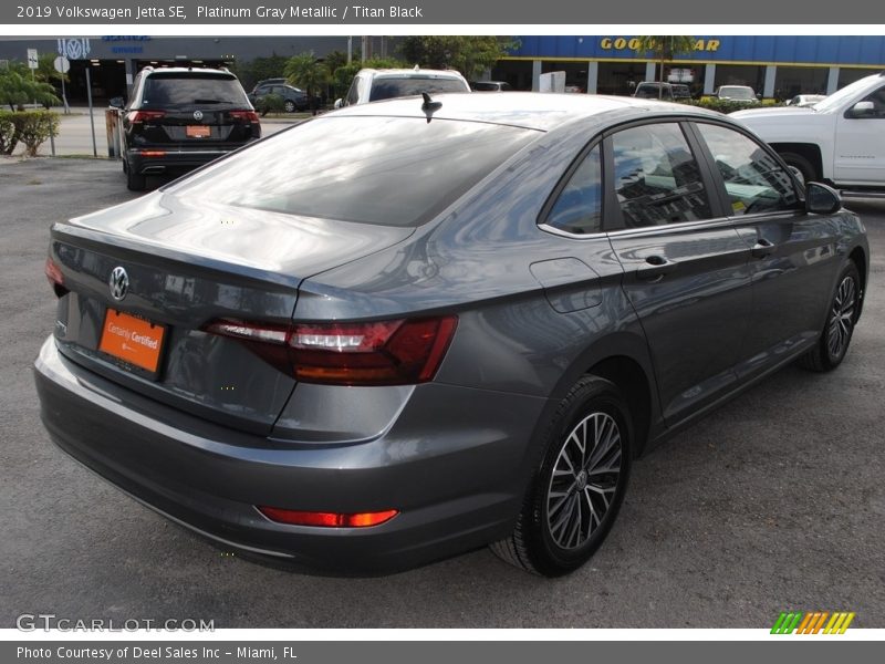 Platinum Gray Metallic / Titan Black 2019 Volkswagen Jetta SE