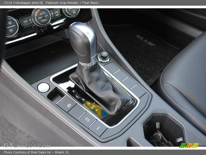 Platinum Gray Metallic / Titan Black 2019 Volkswagen Jetta SE