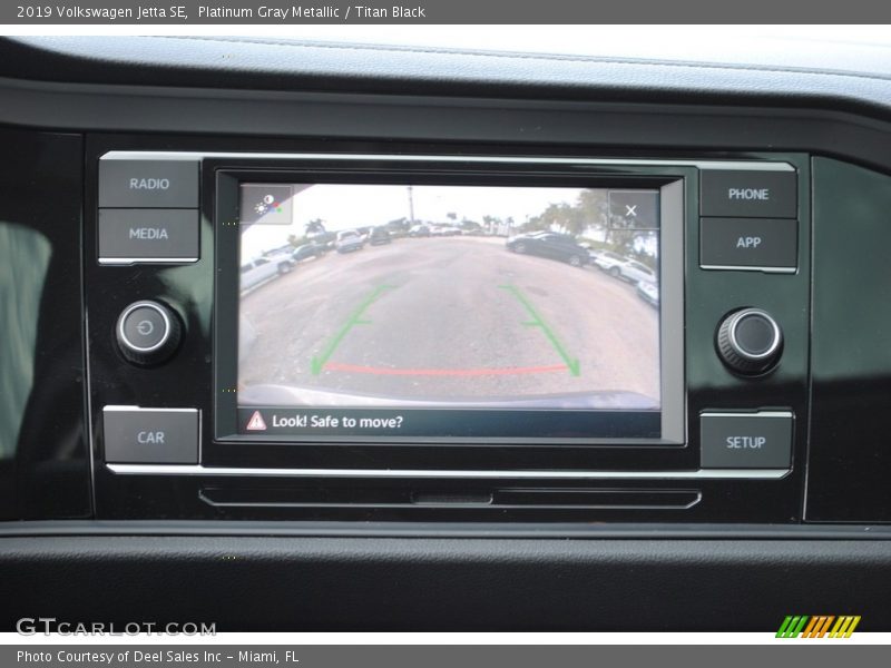 Platinum Gray Metallic / Titan Black 2019 Volkswagen Jetta SE