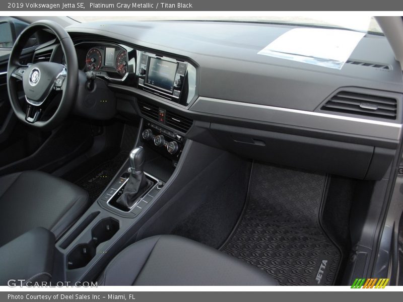 Platinum Gray Metallic / Titan Black 2019 Volkswagen Jetta SE