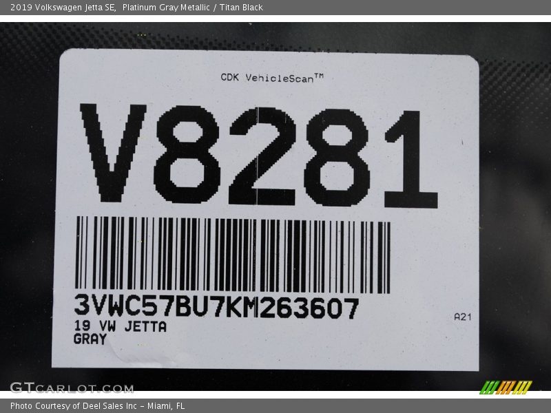 Platinum Gray Metallic / Titan Black 2019 Volkswagen Jetta SE