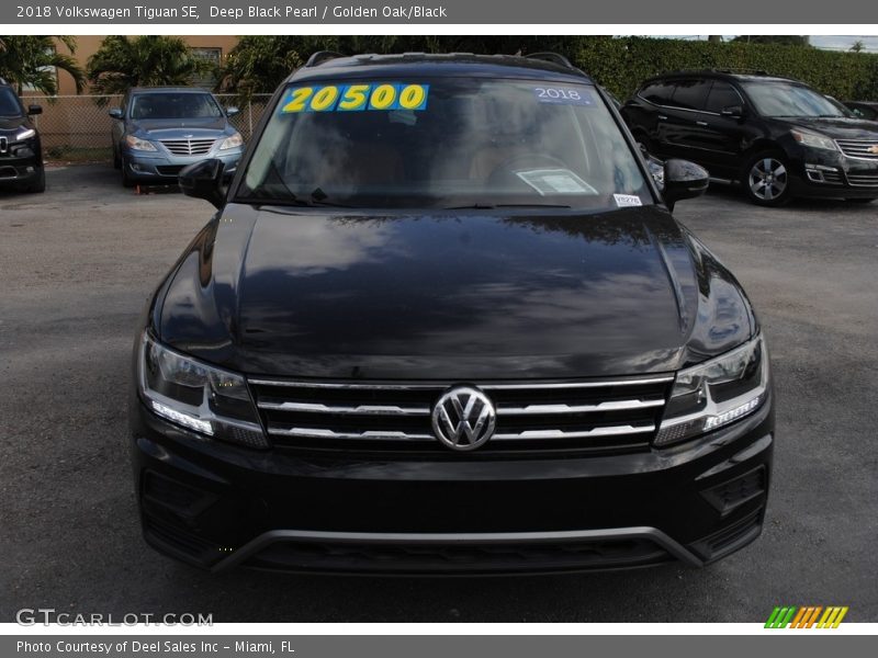 Deep Black Pearl / Golden Oak/Black 2018 Volkswagen Tiguan SE