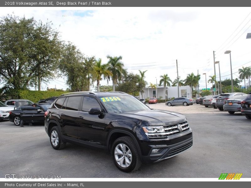 Deep Black Pearl / Titan Black 2018 Volkswagen Atlas SE