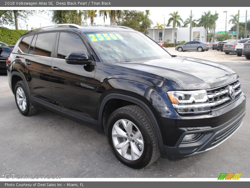 Deep Black Pearl / Titan Black 2018 Volkswagen Atlas SE