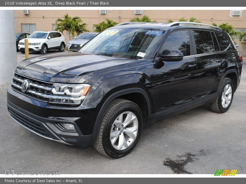 Deep Black Pearl / Titan Black 2018 Volkswagen Atlas SE
