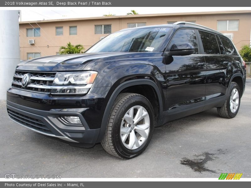 Deep Black Pearl / Titan Black 2018 Volkswagen Atlas SE