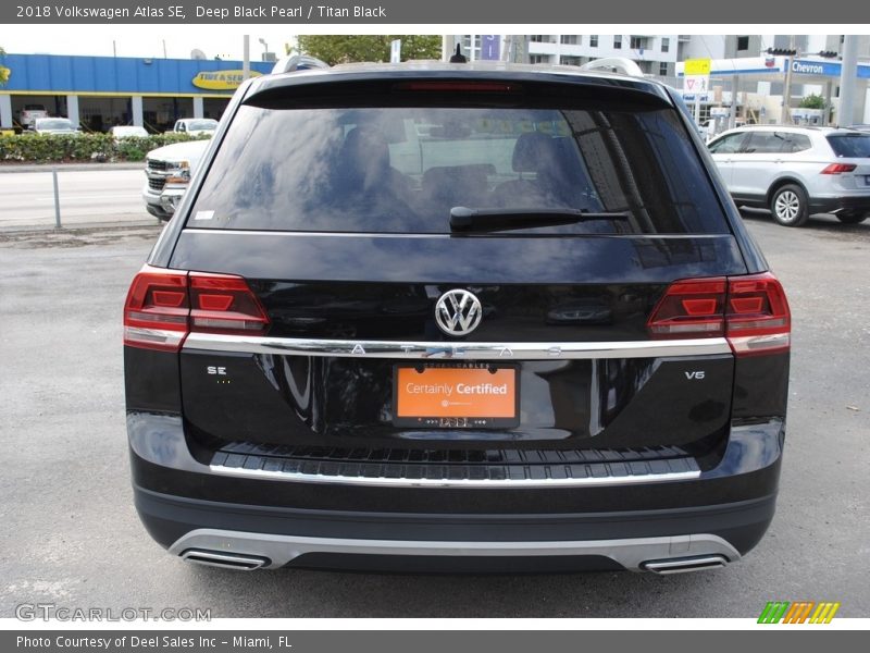Deep Black Pearl / Titan Black 2018 Volkswagen Atlas SE