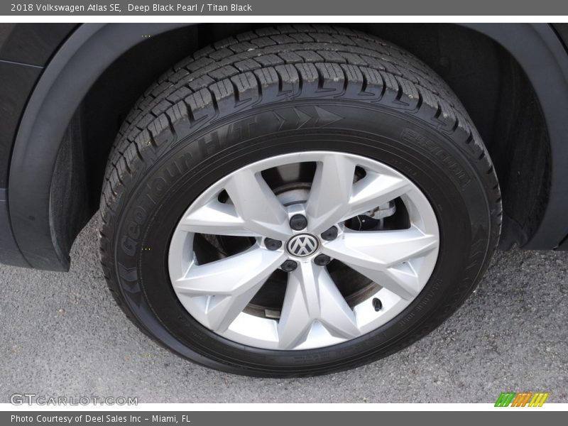 Deep Black Pearl / Titan Black 2018 Volkswagen Atlas SE