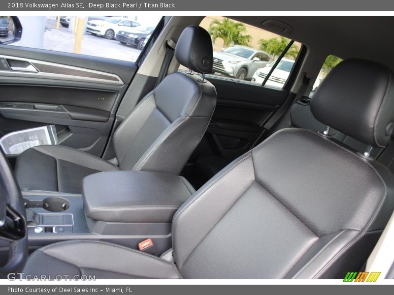 Deep Black Pearl / Titan Black 2018 Volkswagen Atlas SE