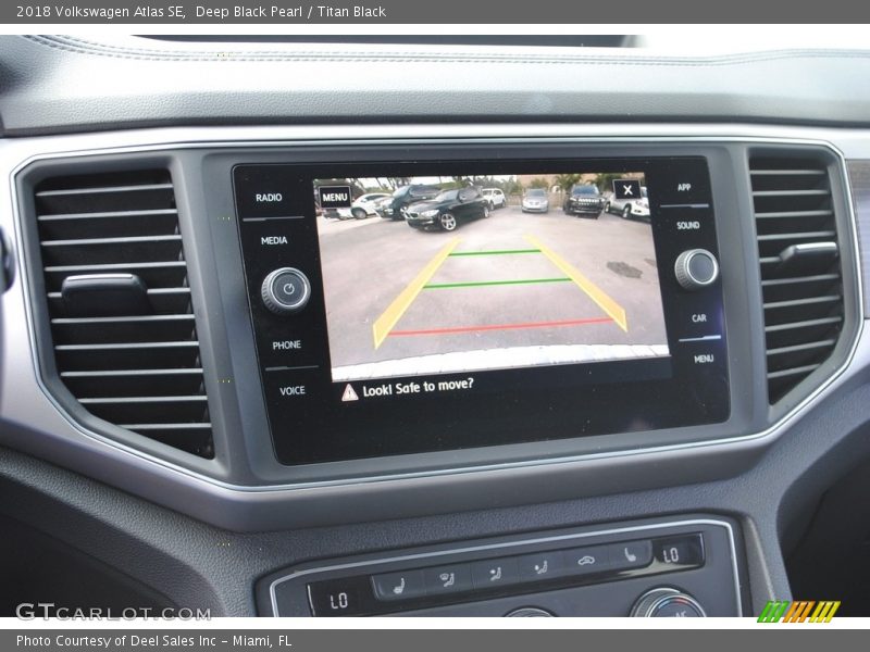 Deep Black Pearl / Titan Black 2018 Volkswagen Atlas SE