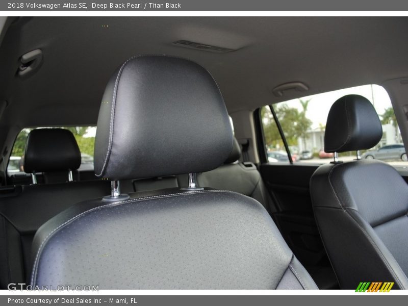 Deep Black Pearl / Titan Black 2018 Volkswagen Atlas SE