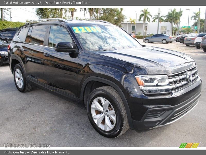 Front 3/4 View of 2018 Atlas S