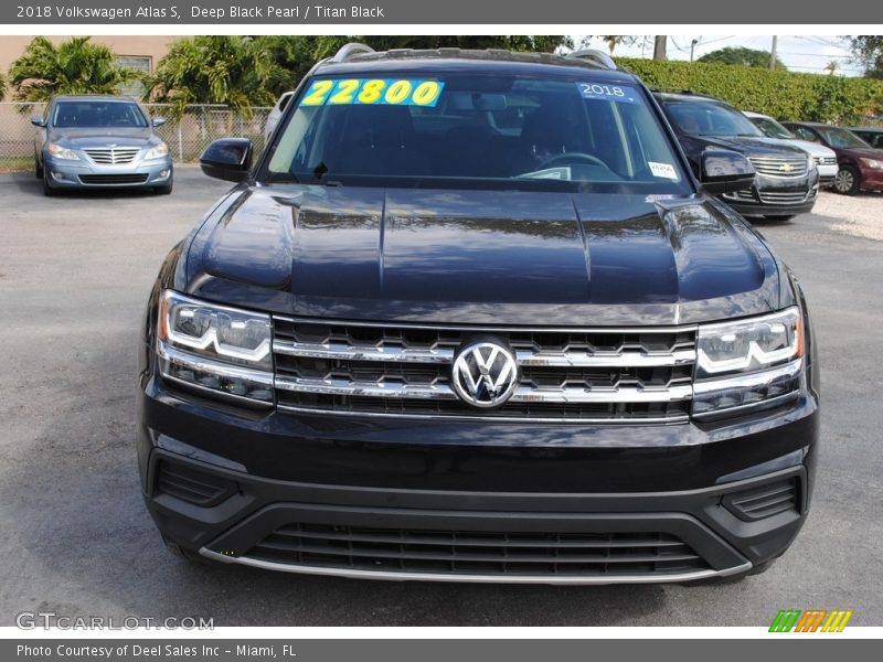 Deep Black Pearl / Titan Black 2018 Volkswagen Atlas S