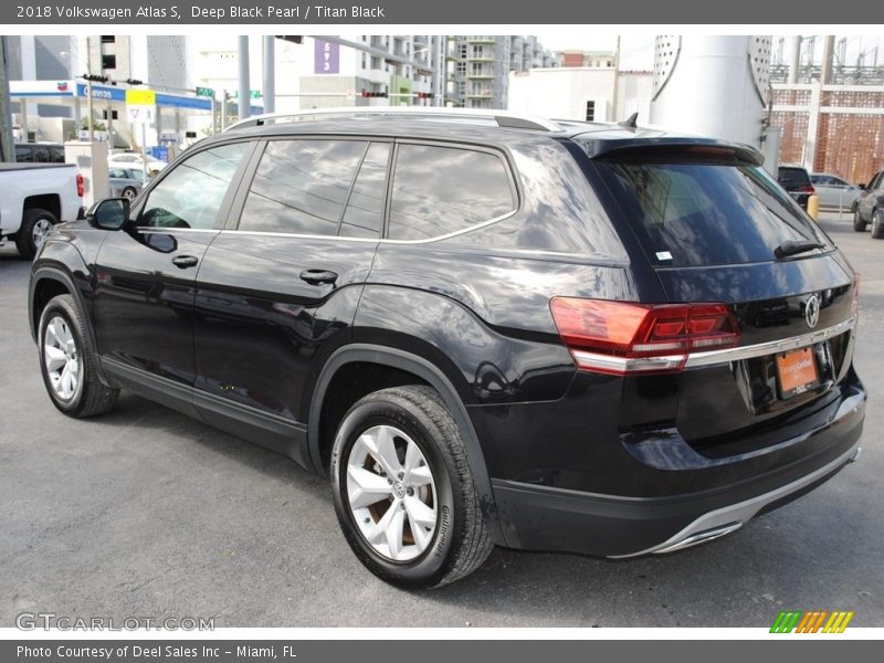 Deep Black Pearl / Titan Black 2018 Volkswagen Atlas S