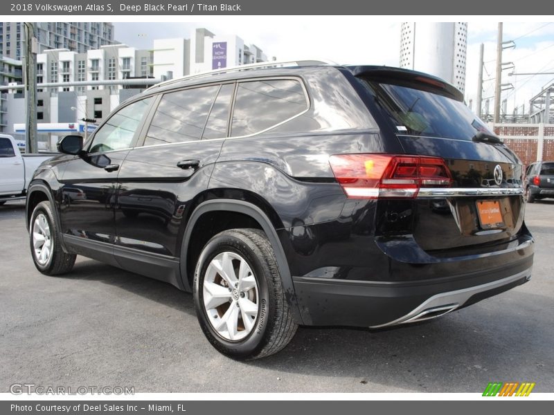 Deep Black Pearl / Titan Black 2018 Volkswagen Atlas S