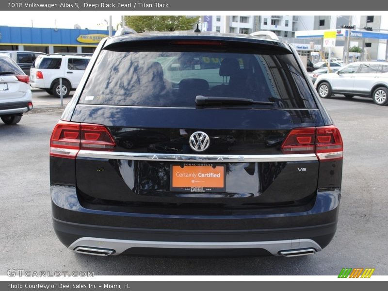 Deep Black Pearl / Titan Black 2018 Volkswagen Atlas S