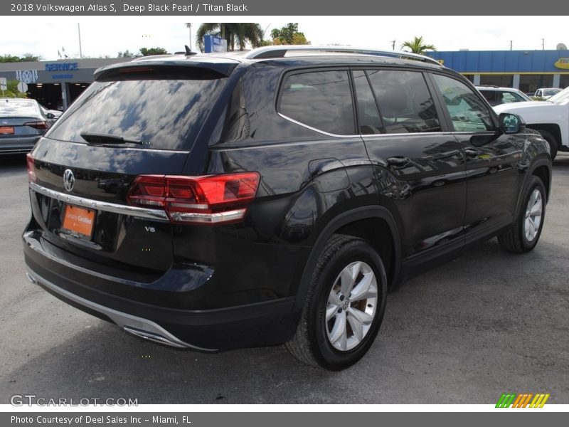 Deep Black Pearl / Titan Black 2018 Volkswagen Atlas S