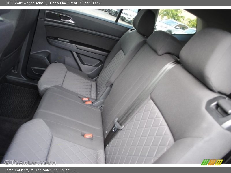 Deep Black Pearl / Titan Black 2018 Volkswagen Atlas S