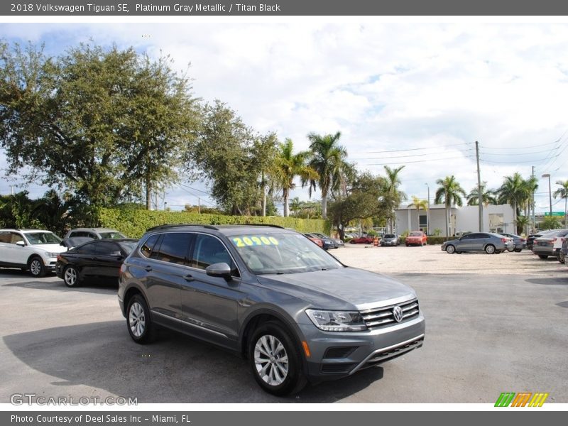 Platinum Gray Metallic / Titan Black 2018 Volkswagen Tiguan SE