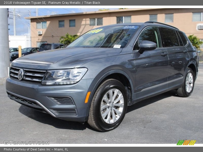 Platinum Gray Metallic / Titan Black 2018 Volkswagen Tiguan SE