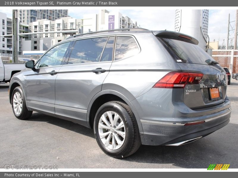 Platinum Gray Metallic / Titan Black 2018 Volkswagen Tiguan SE