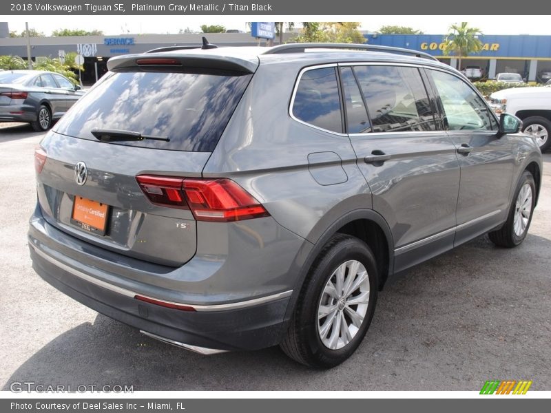 Platinum Gray Metallic / Titan Black 2018 Volkswagen Tiguan SE