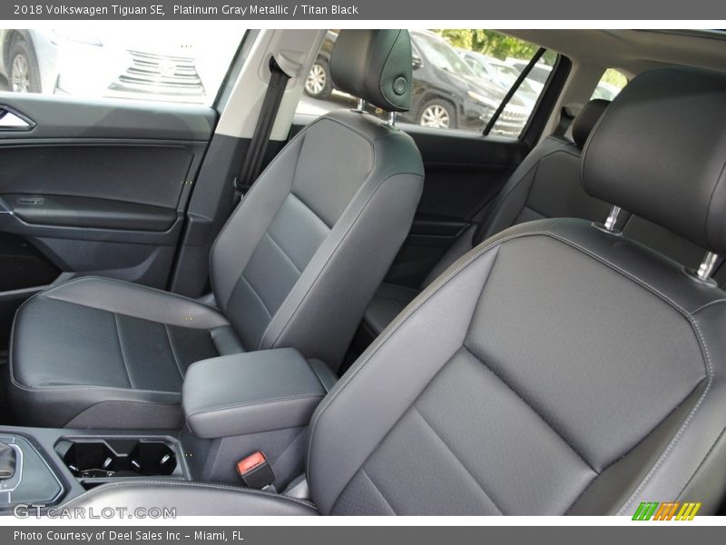 Platinum Gray Metallic / Titan Black 2018 Volkswagen Tiguan SE