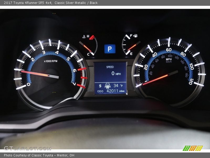 Classic Silver Metallic / Black 2017 Toyota 4Runner SR5 4x4