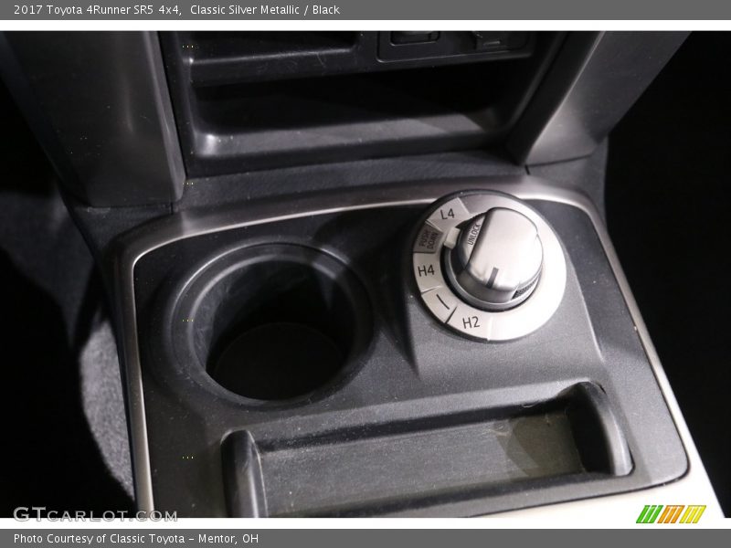 Classic Silver Metallic / Black 2017 Toyota 4Runner SR5 4x4