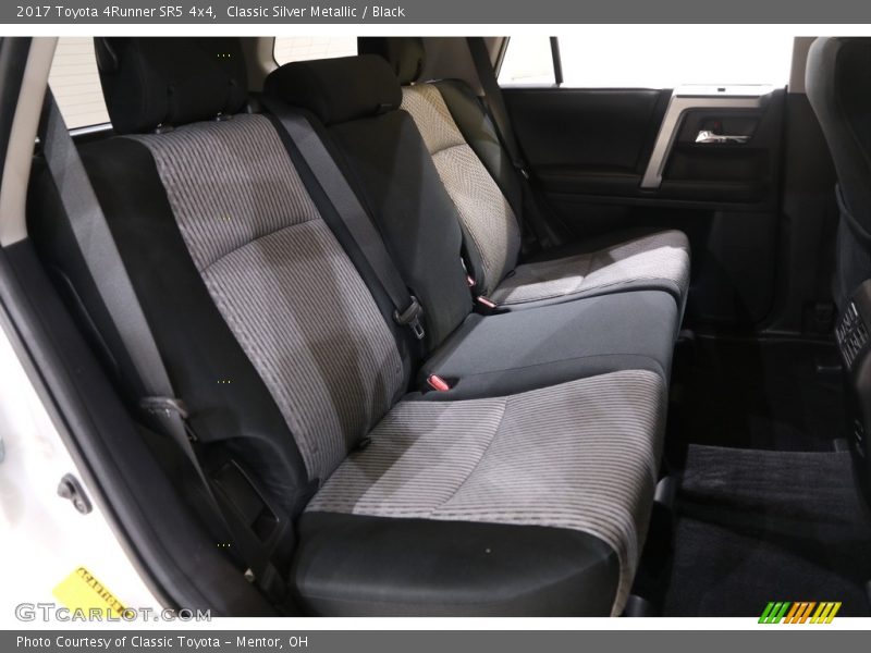 Classic Silver Metallic / Black 2017 Toyota 4Runner SR5 4x4