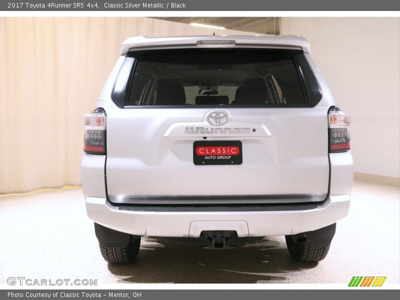 Classic Silver Metallic / Black 2017 Toyota 4Runner SR5 4x4