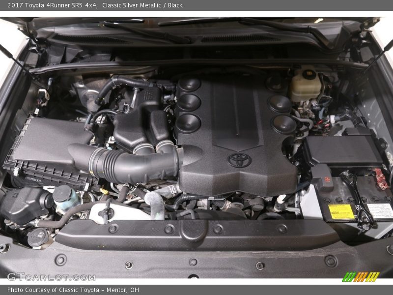 Classic Silver Metallic / Black 2017 Toyota 4Runner SR5 4x4