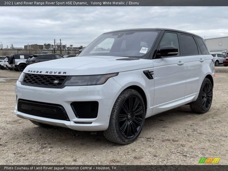 Front 3/4 View of 2021 Range Rover Sport HSE Dynamic