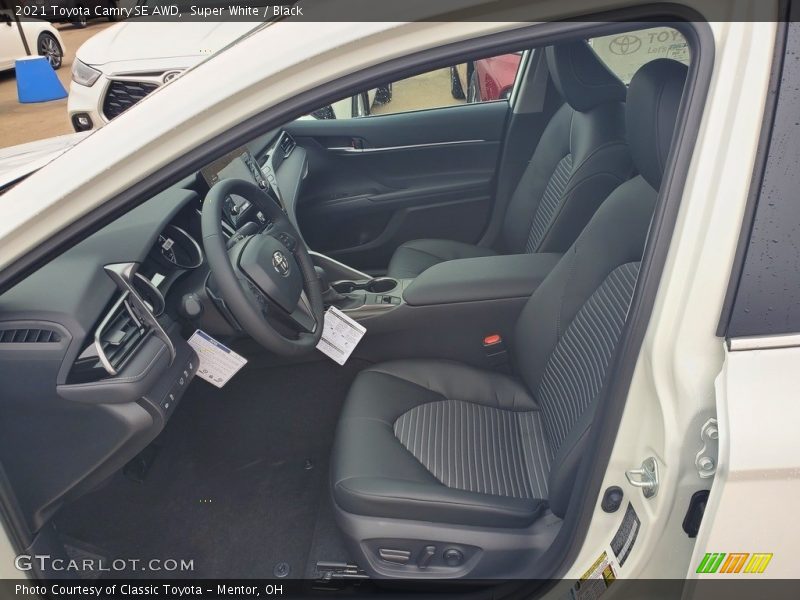 Super White / Black 2021 Toyota Camry SE AWD