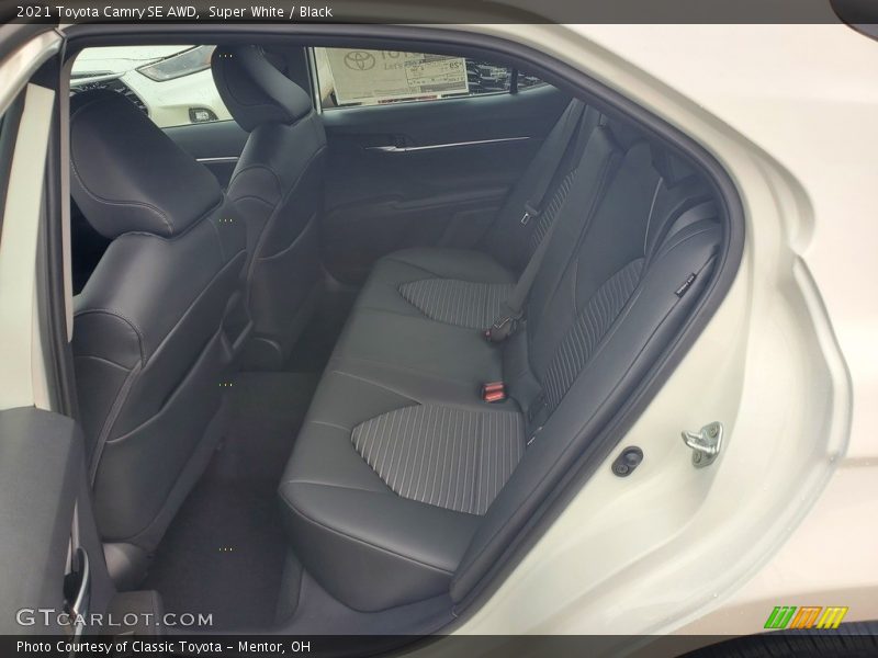 Super White / Black 2021 Toyota Camry SE AWD