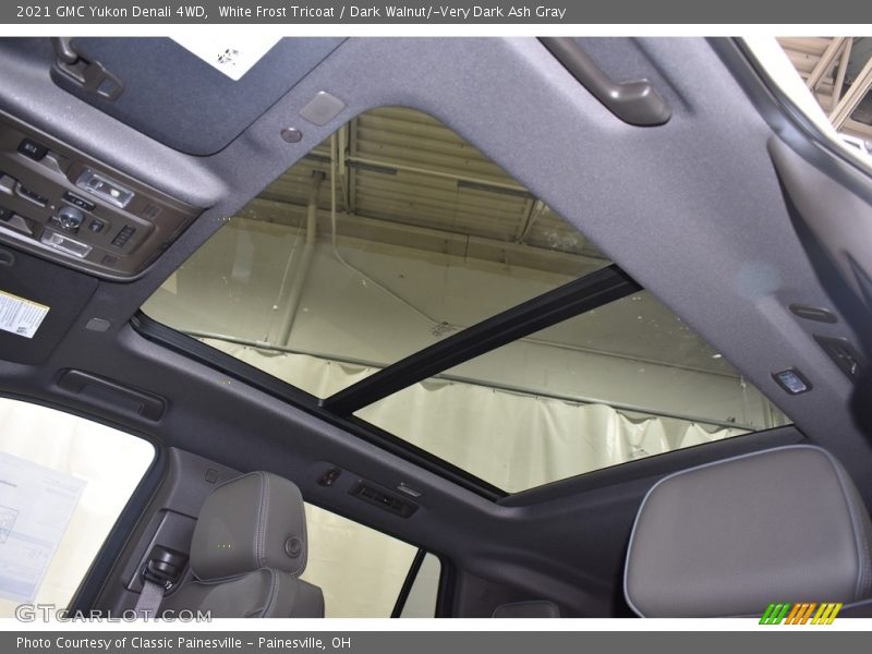 White Frost Tricoat / Dark Walnut/­Very Dark Ash Gray 2021 GMC Yukon Denali 4WD