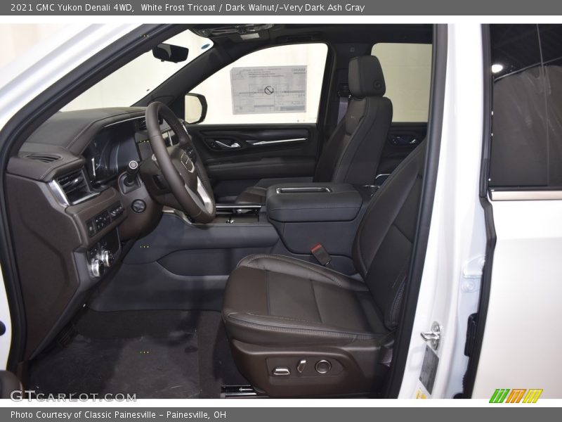 White Frost Tricoat / Dark Walnut/­Very Dark Ash Gray 2021 GMC Yukon Denali 4WD