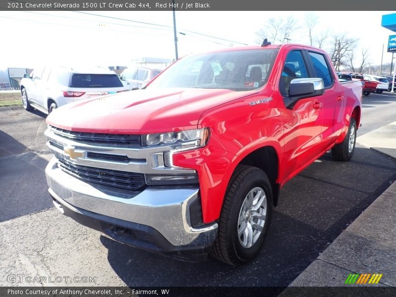Front 3/4 View of 2021 Silverado 1500 LT Crew Cab 4x4
