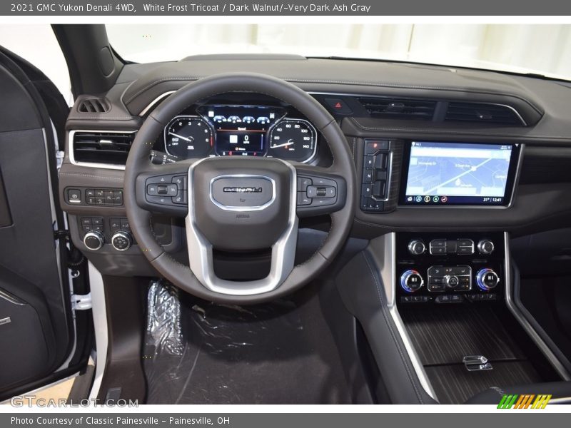 White Frost Tricoat / Dark Walnut/­Very Dark Ash Gray 2021 GMC Yukon Denali 4WD