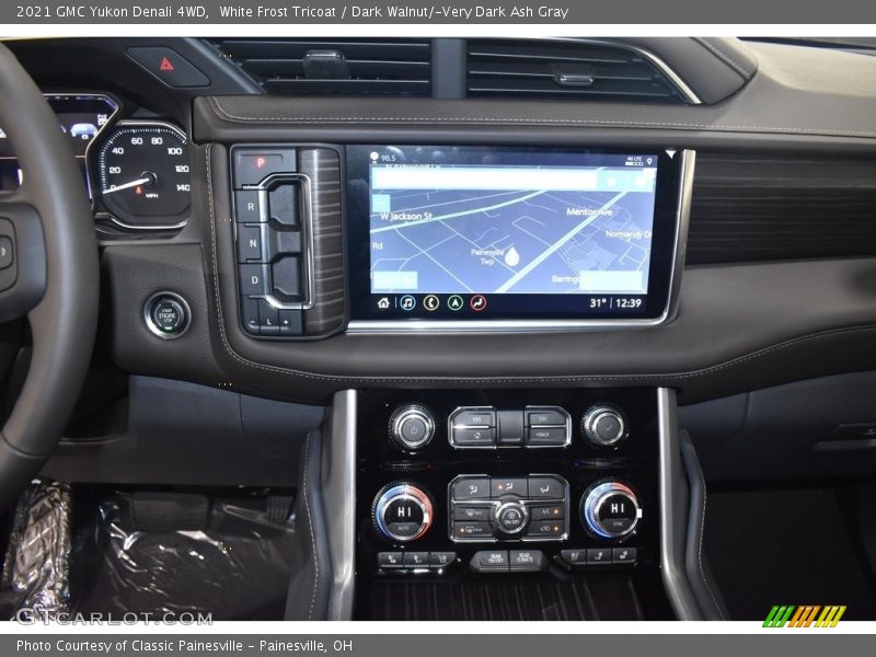 White Frost Tricoat / Dark Walnut/­Very Dark Ash Gray 2021 GMC Yukon Denali 4WD