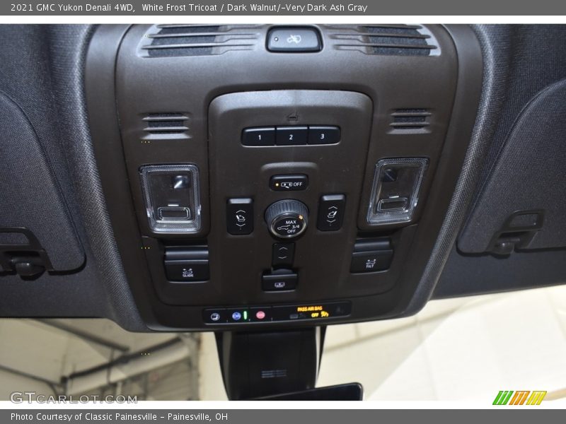 White Frost Tricoat / Dark Walnut/­Very Dark Ash Gray 2021 GMC Yukon Denali 4WD
